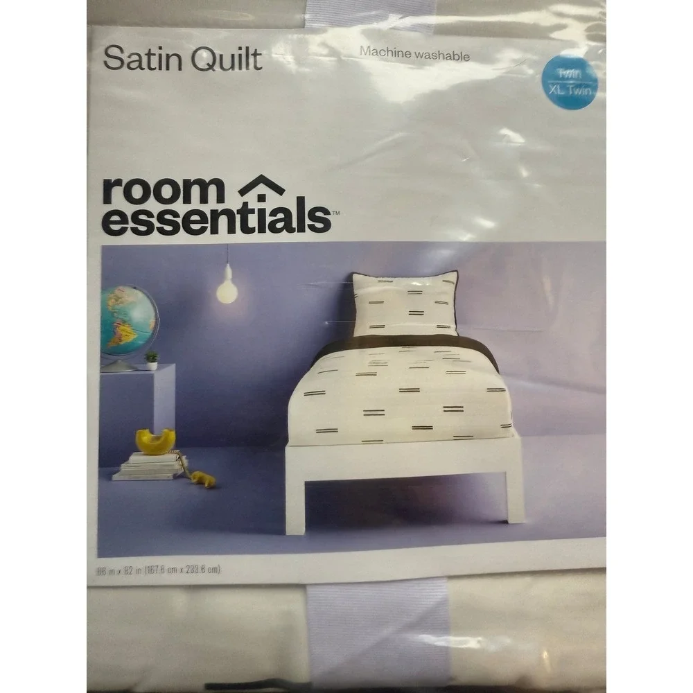 Room Essentials Satin Quilt‎ Twin XL Twin Size Machine Washable Kids Bedding